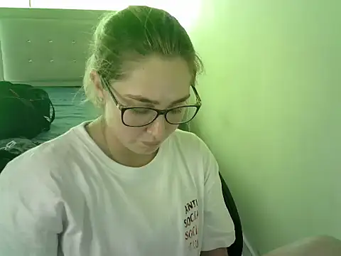Snapshot of katy_pp chatting on 10-04-25, 04:52 katy pp online show from 10-04-25, 04:52