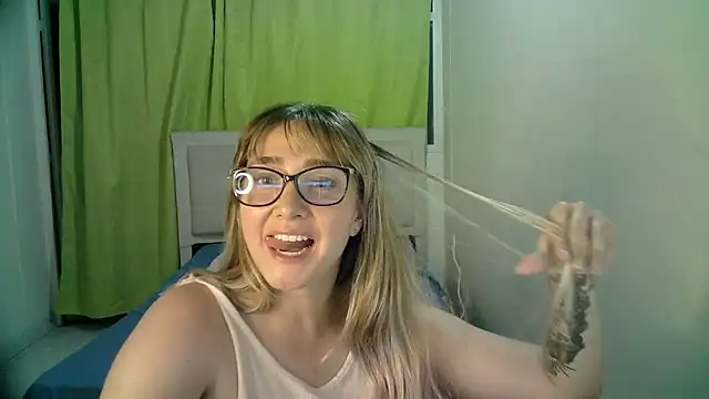 Snapshot of katy_pp chatting on 10-31-25, 01:24 katy pp online show from 10-31-25, 01:24