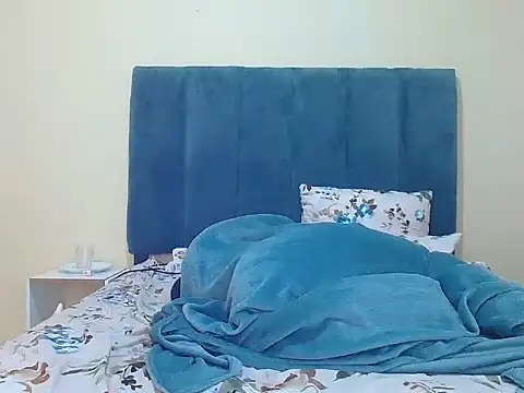 curvycloe1 online show from 05-22-26, 06:22