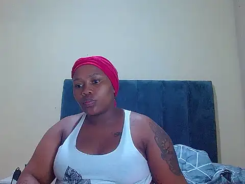 Snapshot of curvycloe1 chatting on 02-15-26, 02:34 curvycloe1 online show from 02-15-26, 02:34