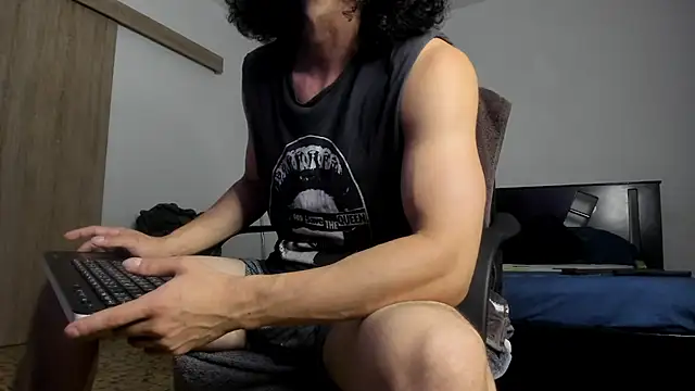 Snapshot of TristanWoods chatting on 06-26-26, 12:33 TristanWoods online show from 06-26-26, 12:33