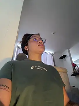 ashley Tompson1 online show from 04-20-26, 08:21