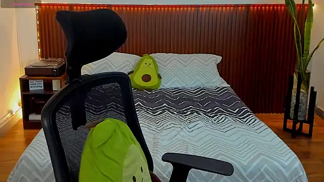 KatherineBond online show from 11-06-25, 08:13