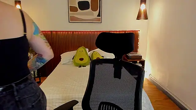 KatherineBond online show from 06-20-26, 04:23