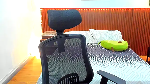 KatherineBond online show from 12-15-25, 07:31