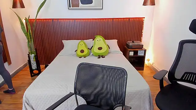 KatherineBond online show from 09-11-25, 07:47