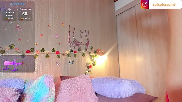 Snapshot of Sofi_Blossom chatting on 07-15-26, 08:38 Sofi Blossom online show from 07-15-26, 08:38