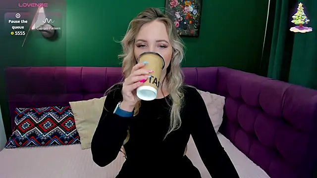 EvaMoran online show from 10-18-25, 01:40