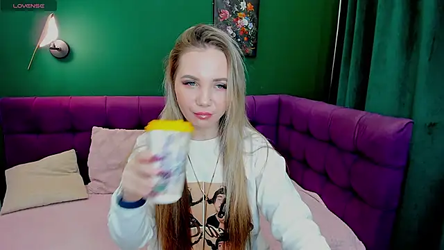 EvaMoran online show from 11-06-25, 01:31