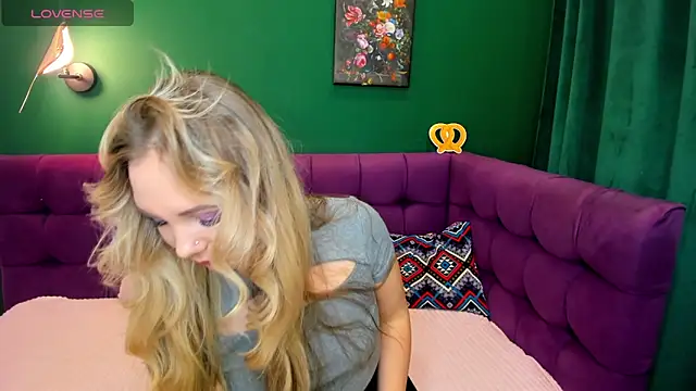 EvaMoran online show from 10-03-25, 01:53