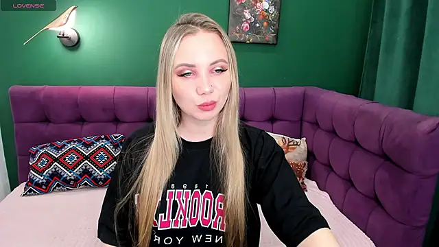EvaMoran online show from 05-06-26, 01:53
