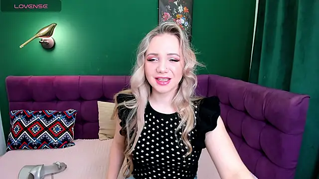 EvaMoran online show from 04-21-26, 01:53