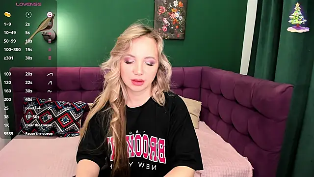 EvaMoran online show from 05-10-26, 01:42