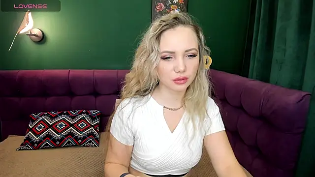 EvaMoran online show from 09-30-25, 01:55