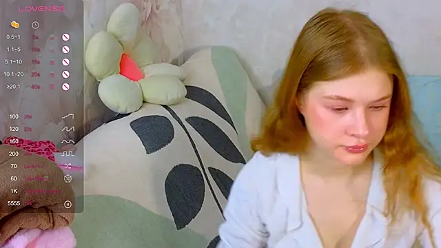 Snapshot of TrissMerigold9 chatting on 10-31-25, 09:28 TrissMerigold9 online show from 10-31-25, 09:28