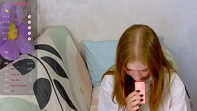 Snapshot of TrissMerigold9 chatting on 10-16-25, 09:17 TrissMerigold9 online show from 10-16-25, 09:17