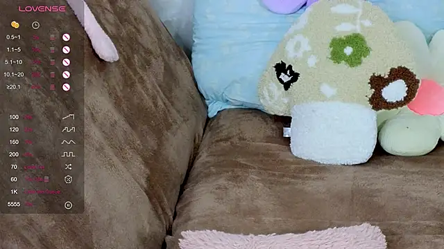 Snapshot of TrissMerigold9 chatting on 10-08-25, 09:15 TrissMerigold9 online show from 10-08-25, 09:15