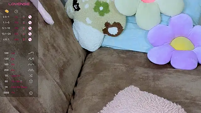 Snapshot of TrissMerigold9 chatting on 10-09-25, 09:26 TrissMerigold9 online show from 10-09-25, 09:26