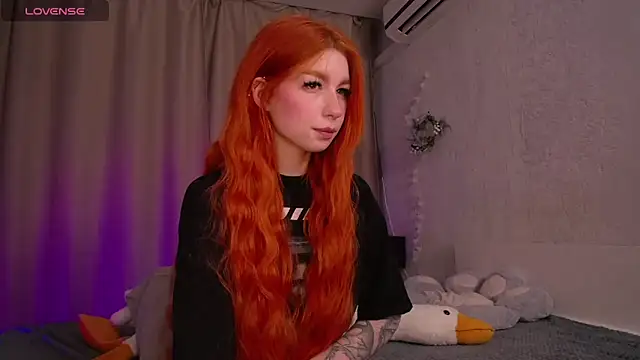 Snapshot of Evaa_Moonn_ chatting on 02-12-25, 08:06 Evaa Moonn online show from 02-12-25, 08:06