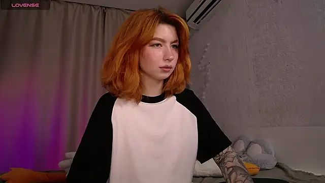 Snapshot of Evaa_Moonn_ chatting on 09-12-25, 05:29 Evaa Moonn online show from 09-12-25, 05:29