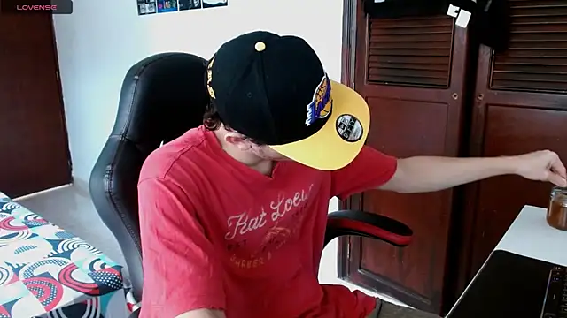 deividcloud36 online show from 05-08-26, 02:43
