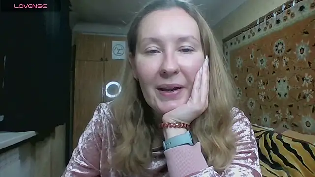 AnnaXLovers online show from 10-21-25, 10:14