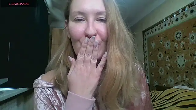 AnnaXLovers online show from 10-15-25, 09:50