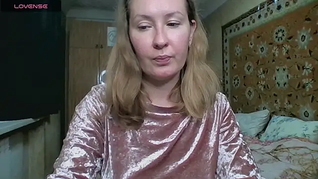 AnnaXLovers online show from 10-11-25, 11:00