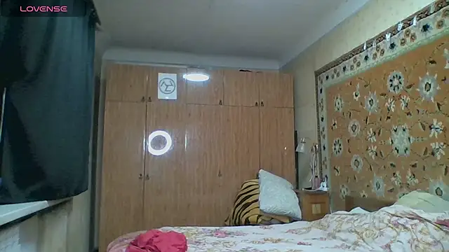 AnnaXLovers online show from 11-13-25, 03:49