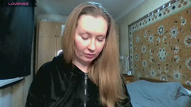 AnnaXLovers online show from 04-28-26, 12:31