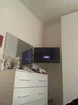 Snapshot of LaMaterialista chatting on 03-17-26, 03:59 LaMaterialista online show from 03-17-26, 03:59