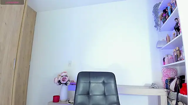 khloelatin online show from 11-18-25, 09:51