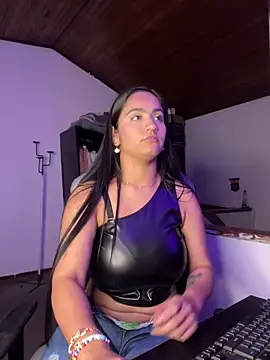 Snapshot of JazminTaylor chatting on 02-18-25, 11:41 JazminTaylor online show from 02-18-25, 11:41