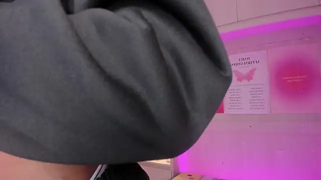 Snapshot of tamaraa_smiith chatting on 10-12-25, 01:23 tamaraa smiith online show from 10-12-25, 01:23