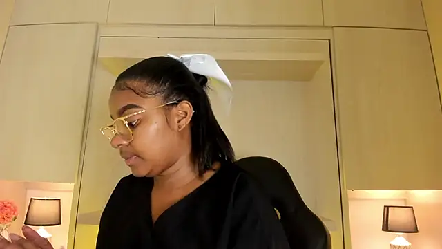 Snapshot of tamaraa_smiith chatting on 11-19-25, 07:36 tamaraa smiith online show from 11-19-25, 07:36