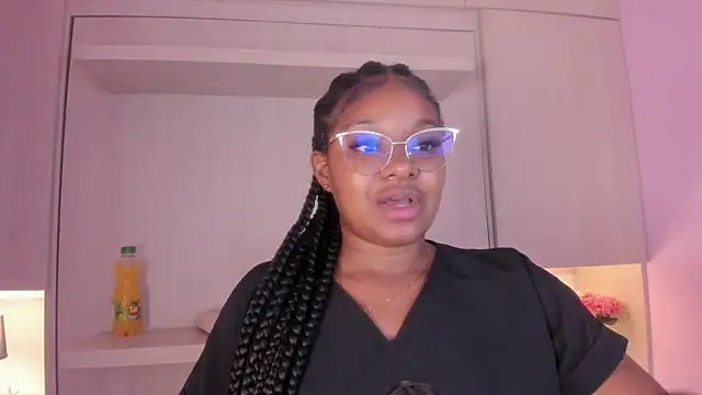 Snapshot of tamaraa_smiith chatting on 10-20-25, 07:58 tamaraa smiith online show from 10-20-25, 07:58