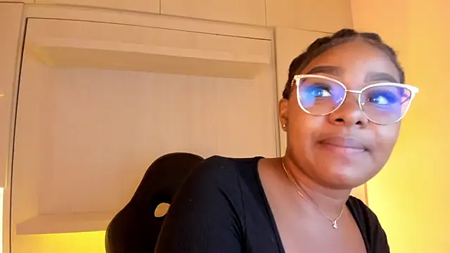 Snapshot of tamaraa_smiith chatting on 10-29-25, 07:35 tamaraa smiith online show from 10-29-25, 07:35