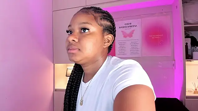 Snapshot of tamaraa_smiith chatting on 09-28-25, 12:56 tamaraa smiith online show from 09-28-25, 12:56