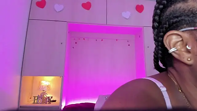 Snapshot of tamaraa_smiith chatting on 10-09-25, 07:58 tamaraa smiith online show from 10-09-25, 07:58