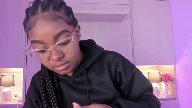 Snapshot of tamaraa_smiith chatting on 10-10-25, 07:47 tamaraa smiith online show from 10-10-25, 07:47