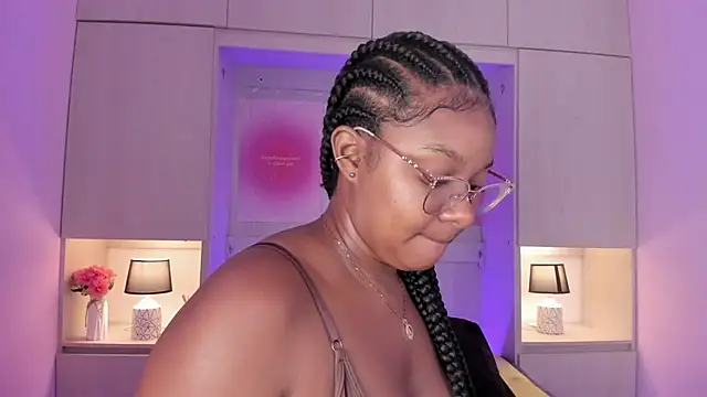 Snapshot of tamaraa_smiith chatting on 10-05-25, 01:02 tamaraa smiith online show from 10-05-25, 01:02