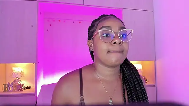 Snapshot of tamaraa_smiith chatting on 10-11-25, 07:37 tamaraa smiith online show from 10-11-25, 07:37