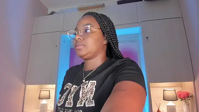 Snapshot of tamaraa_smiith chatting on 05-23-26, 07:35 tamaraa smiith online show from 05-23-26, 07:35
