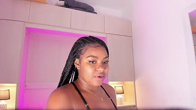 Snapshot of tamaraa_smiith chatting on 03-21-25, 06:18 tamaraa smiith online show from 03-21-25, 06:18