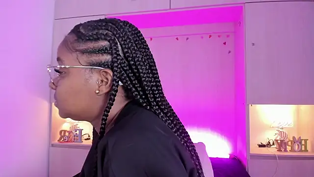 Snapshot of tamaraa_smiith chatting on 12-20-25, 07:50 tamaraa smiith online show from 12-20-25, 07:50