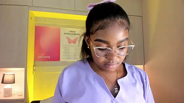 Snapshot of tamaraa_smiith chatting on 11-26-25, 07:36 tamaraa smiith online show from 11-26-25, 07:36