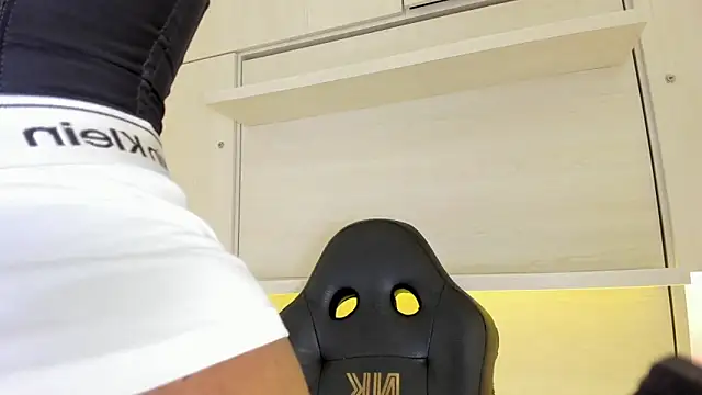 Snapshot of tamaraa_smiith chatting on 10-24-25, 07:46 tamaraa smiith online show from 10-24-25, 07:46