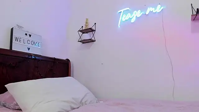 Manuela monroe online show from 11-29-25, 08:20