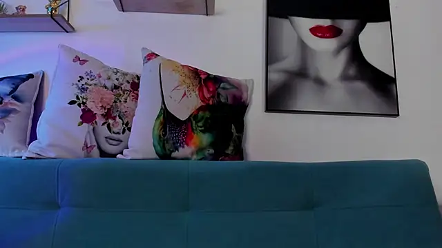 Manuela monroe online show from 10-11-25, 09:27