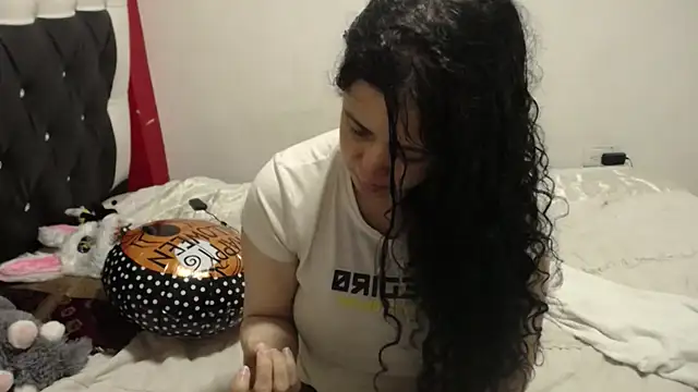 Katty Bones online show from 11-10-25, 01:27